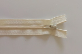 Råhvid bukselynlås 14 cm.