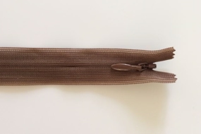 Brun YKK lynlås 55 cm.