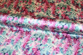 Satinvævet silke med blomsterklynger