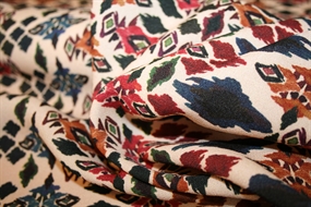 Viscose crepe med etnisk inspireret print