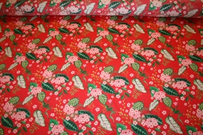 Bomuld med lyserøde blomster på rød bund