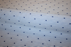 Stribet bomuld med prikker