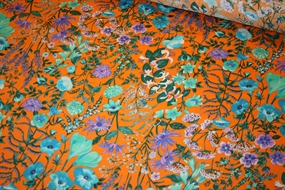 Bomuldsstof med blomster på orange bund