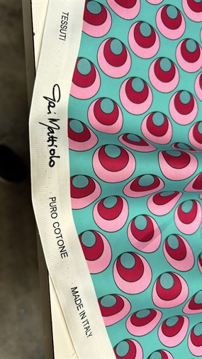 Bomuldsstof med retro-print i turkis og lyserød