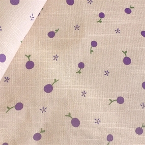 Bomuld -og viskoseblanding med lilla bærfrugter på sand bund