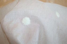 Hvid bomuldsvoile med dutter