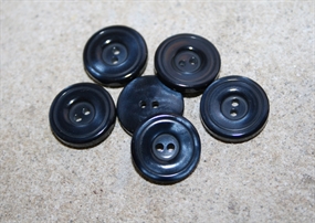 Mindnatsblå 2-huls knap 15 mm.