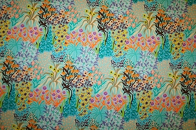 Bomuldsstof med botanisk print