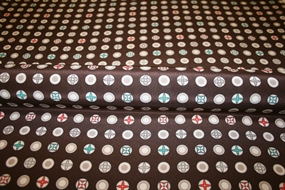 Deadstock silke stof med LV loger på brun bund