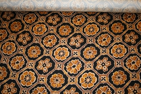 Deadstock uld -og silkeblanding med grafisk print i okker og sort