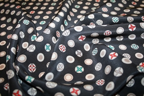 Deadstock silke stof med LV logoer på gråsort bund