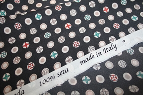 Deadstock silke stof med LV logoer på gråsort bund