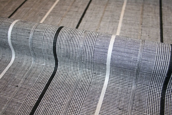 Sort og hvid viskose -og hørblanding