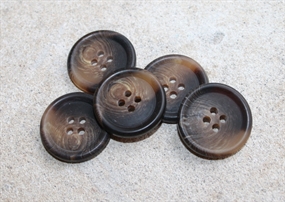 25 mm. brun knap med 4 huller