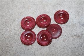 Mørkerød knap 15 mm.