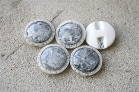 Marmoreret knap 20 mm.