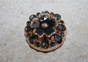 Stor sort kløver knap i guldfatning