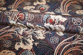 Liberty silke crepe de chine med påfuglefjer