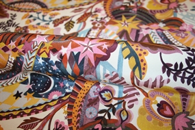 Silke stof fra Liberty Fabrics med arkitektonisk print og afdæmpede farve