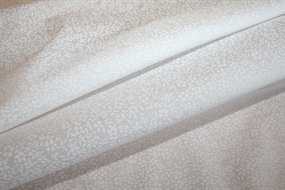 Hvid bomuld med tone-i-tone print fra Liberty