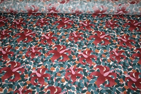 Liberty stof hør -og bomuldsblanding med bær og liljer