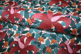 Liberty stof hør -og bomuldsblanding med bær og liljer