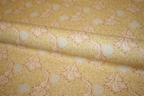William Morris stof "Apple Gold" – snoede akantusblade og stiliserede frugter i gyldne nuancer på bomuld.