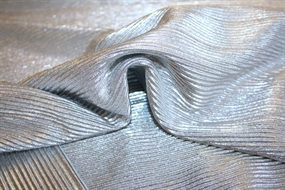 Sølvfarvet plissé stof