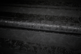 Sort silke jacquard med paisley mønster