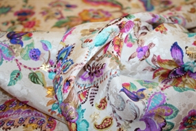 Silke jacquard med guldlurex og paisley print