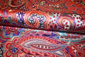 Satinvævet silke med paisley print