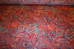 Satinvævet silke med paisley print