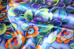 Silkesatin med farvestrålende print