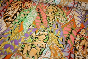 Silke crepe de chine med farverigt mønster