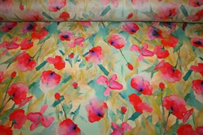 Let silke med akvarelblomstret print