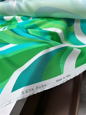 Strukturvævet silke stof med retro-inspireret print