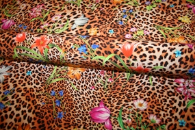 Deadstock silke med leopard -og blomsterprint