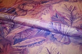 Silke satin med fjerblade i lilla nuancer