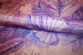 Silke satin med fjerblade i lilla nuancer