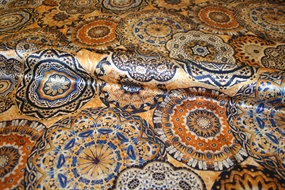 Satinvævet silke stof med orientalsk print