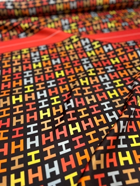 Silke til tørklæde med H\'er