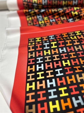 Silke til tørklæde med H\'er