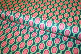 Twillvævet silke -og viskose stof med retroprint