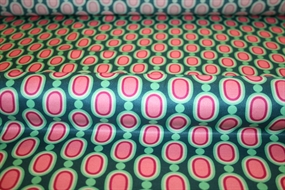 Twillvævet silke -og viskose stof med retroprint