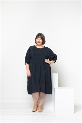 Symønster til kjole \'Hope Woven Dress\' fra StyleArc