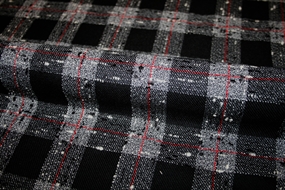 Ternet uldstof i grå, sort og rød