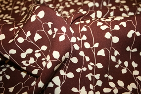 Twillvævet viskose stof I sand og brun