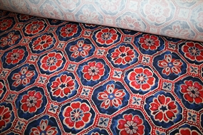 Deadstock uld -og silkeblanding med grafisk print i rød og blå