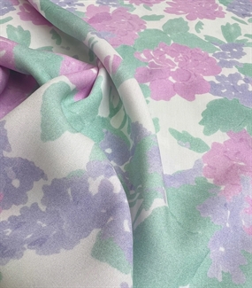 Vævet viskose med pæoner i pastelfarver