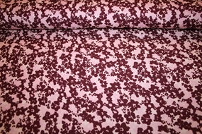 Twillvævet viskose stof med bordeaux og lyserøde blomster